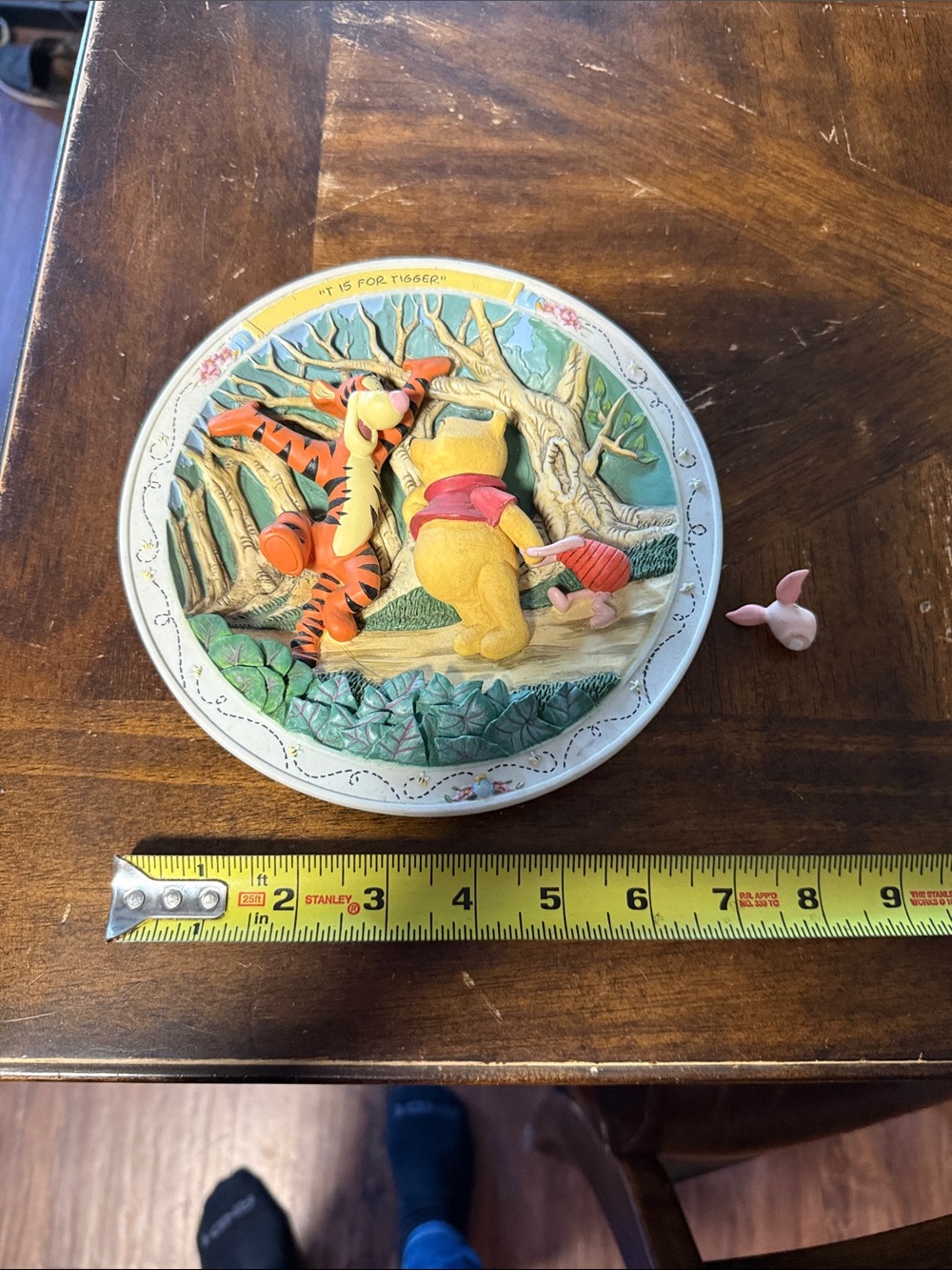 Disney Winnie the Pooh Tigger & Pooh Wall Plaque I is for tigger.